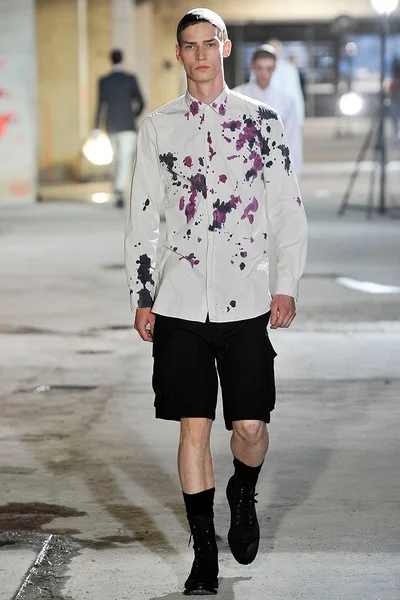 Look 10